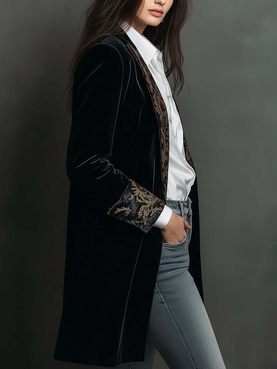 Valeria | Blazer entallado negro con detalles barrocos
