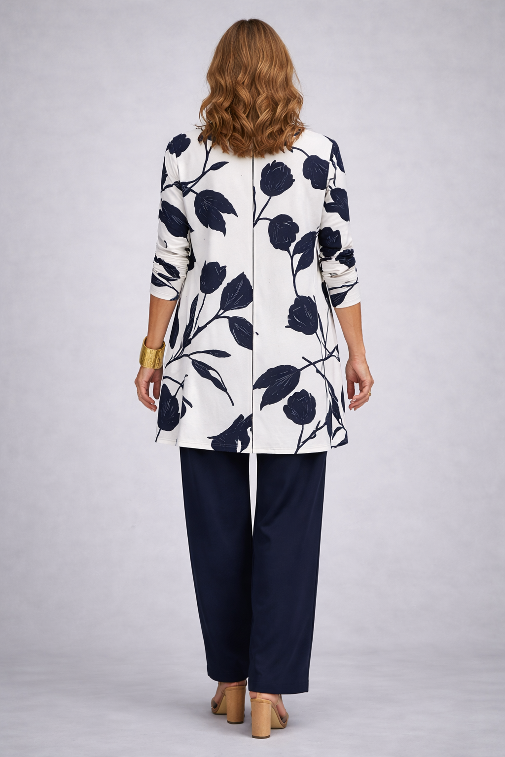 Raquel | Conjunto de tres piezas con cárdigan floral – Azul y blanco